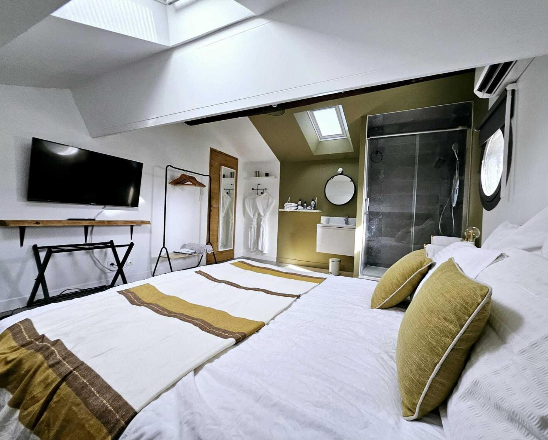 La Maison Grivolas Appartements Et Maison D'Hotes Avinyon Oda fotoğraf