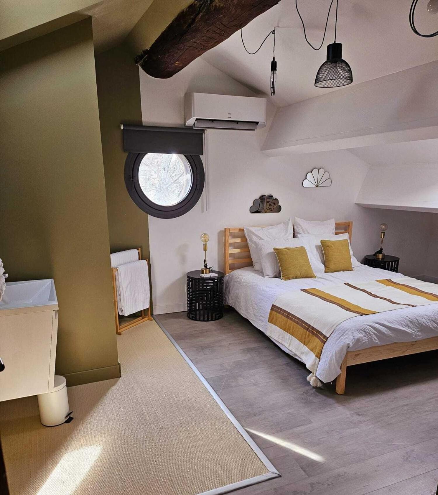La Maison Grivolas Appartements Et Maison D'Hotes Avinyon Oda fotoğraf